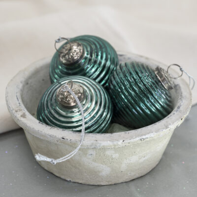 Shiny Green Ribbed Decoration