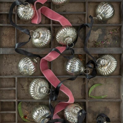 Ribbed Bauble Garland Silver on Black Ribbon Large