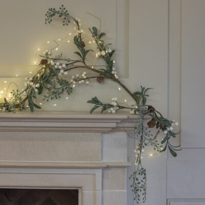 White Berry Garland With Frosted Leaves