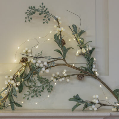 White Berry Garland With Frosted Leaves