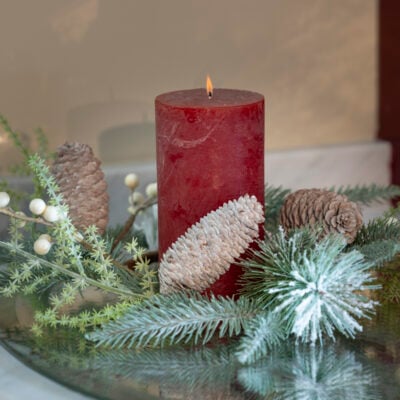 White Berry & Fircone Candle Ring