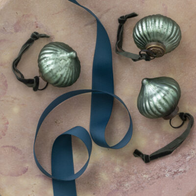 Matt Green Ribbed Onion With Velvet Loop
